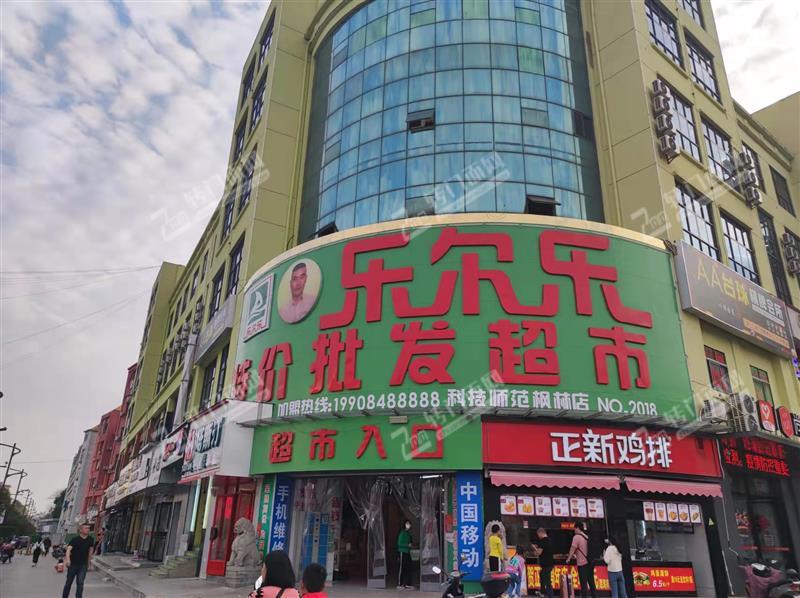 昌北榴云路十字路口店面招租